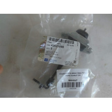 Огранечитель передней правой двери (пр-во GM) Chevrolet Aveo 3 Огранечитель передней правой двери (пр-во GM) Chevrolet Aveo 3