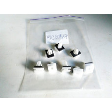 Клипса нижней накладки двери 