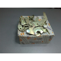 Замок двери, механизм сдвижной боковой спереди 9017301335 (пр-во AUTOTECHTEILE) Mercedes Sprinter 95-06, Vito 638 96-03, LT 95-06