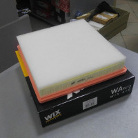 Воздушный фильтр (WIX FILTERS) NISSAN PRIMASTAR, OPEL VIVARO, RENAULT TRAFIC II 2.5DCI