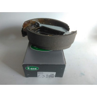 Колодка барабанная заднего тормоза A11-3502170, 3502145106, A113502170  (LPR) SKODA FABIA, CHERY AMULET, GEELY